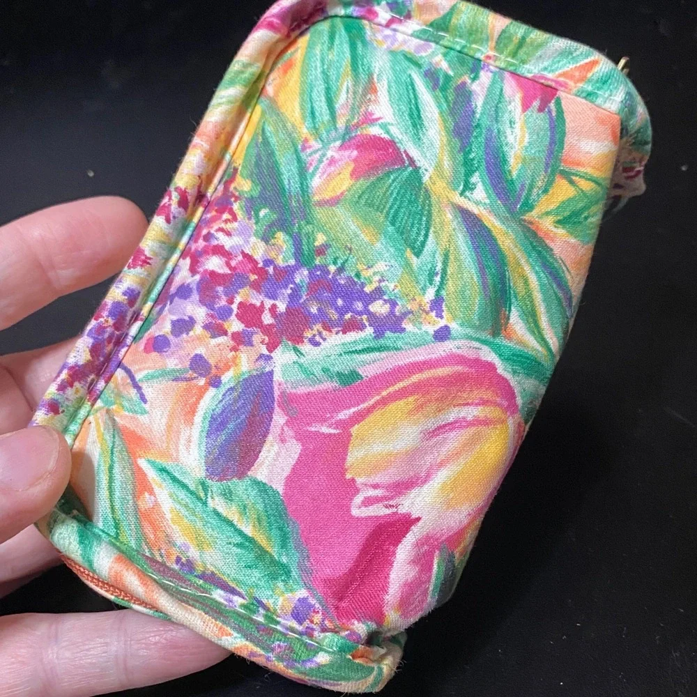 Vintage Floral Multicolor Women's cosmetics case